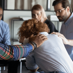 Deuil sur le lieu de travail : comment apporter votre soutien en tant qu’employeur ou dirigeant ? 